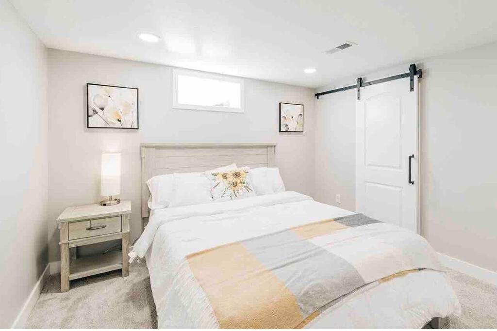 Beautiful Luxury Home Freshly Renovated With Big Yard, Seating & Grill Pad Cottage Grove Bagian luar foto