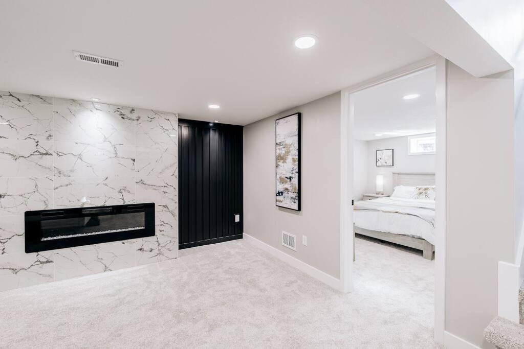 Beautiful Luxury Home Freshly Renovated With Big Yard, Seating & Grill Pad Cottage Grove Bagian luar foto