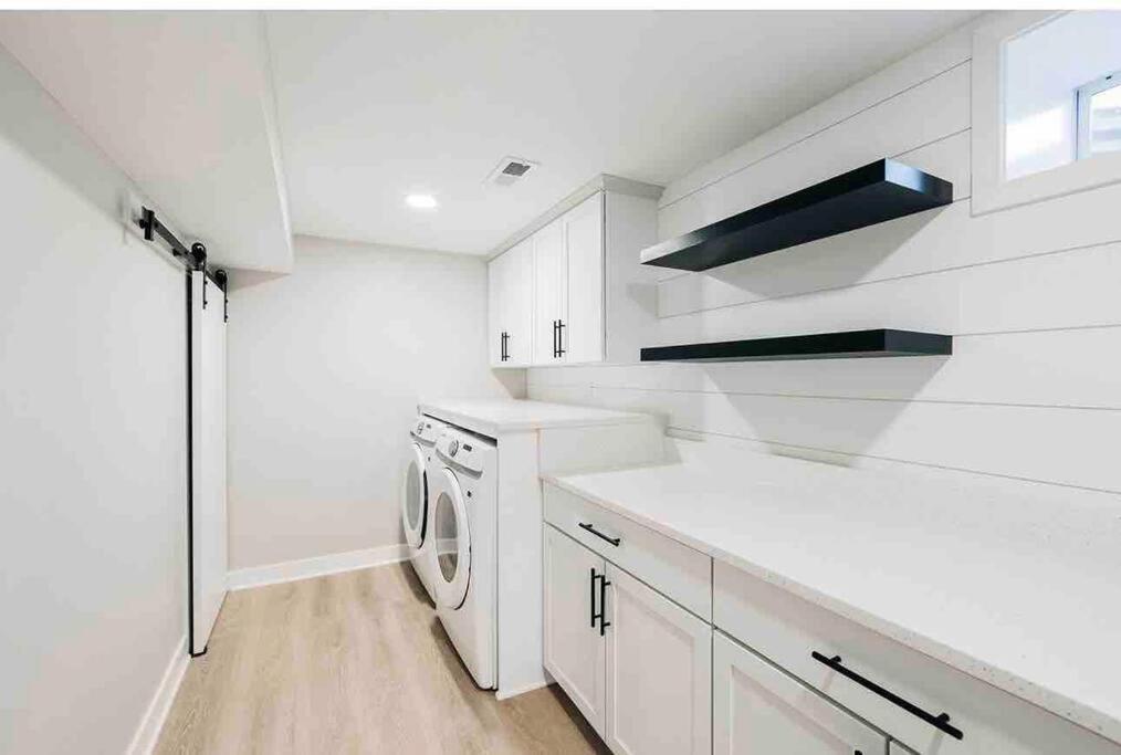 Beautiful Luxury Home Freshly Renovated With Big Yard, Seating & Grill Pad Cottage Grove Bagian luar foto