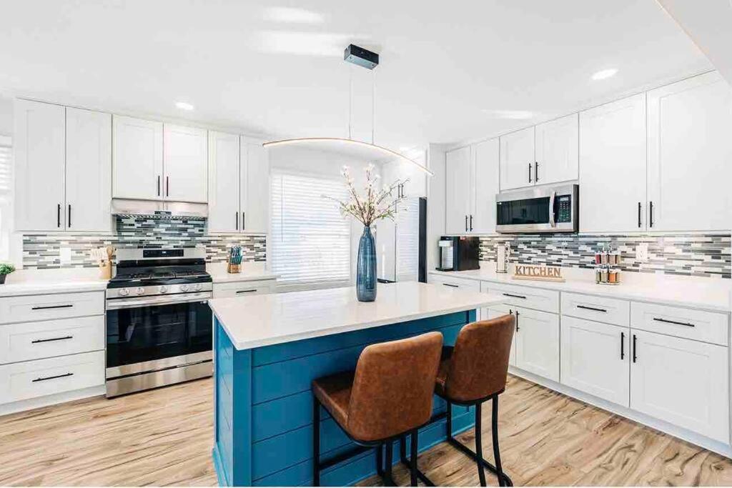 Beautiful Luxury Home Freshly Renovated With Big Yard, Seating & Grill Pad Cottage Grove Bagian luar foto