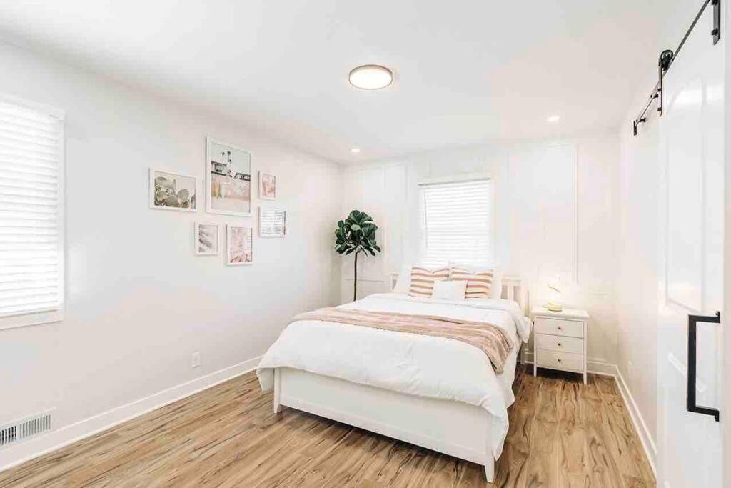 Beautiful Luxury Home Freshly Renovated With Big Yard, Seating & Grill Pad Cottage Grove Bagian luar foto